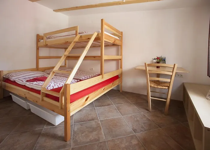 Xaxid Hostel Črni Kal